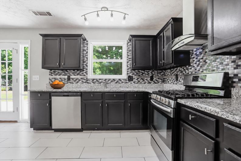 Photo 13 of 36 of 1241 Pine Acre Dr, Sugar Hill, GA