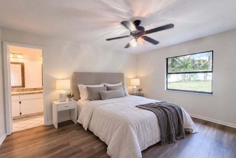 Photo 4 of 21 of 1711 Avant St, Valrico, FL