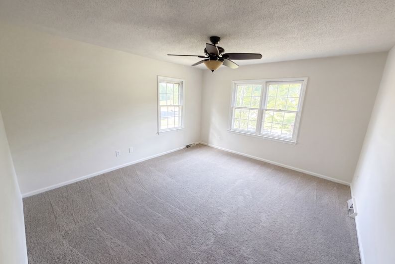 Photo 4 of 19 of 8909 Danson Dr, Charlotte, NC