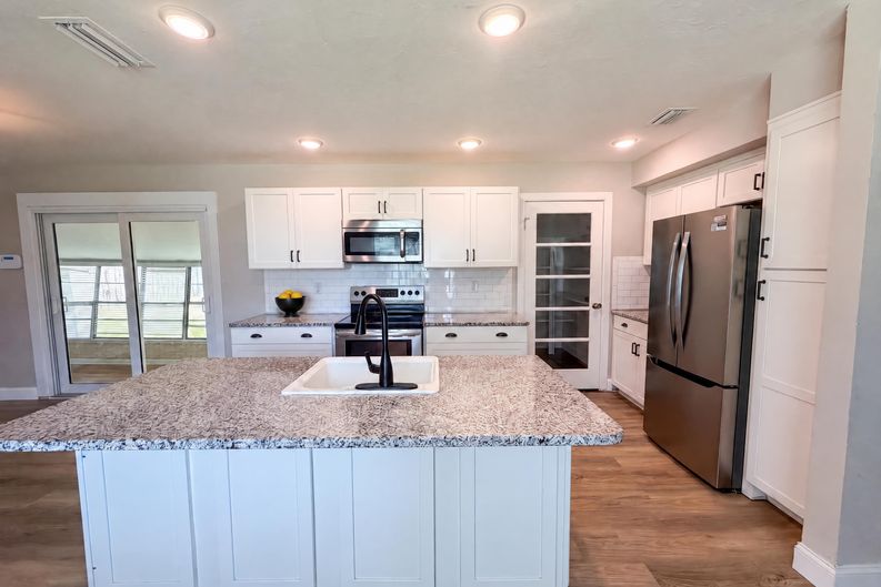 Photo 4 of 15 of 1521 W River Shore Way, Tampa, FL