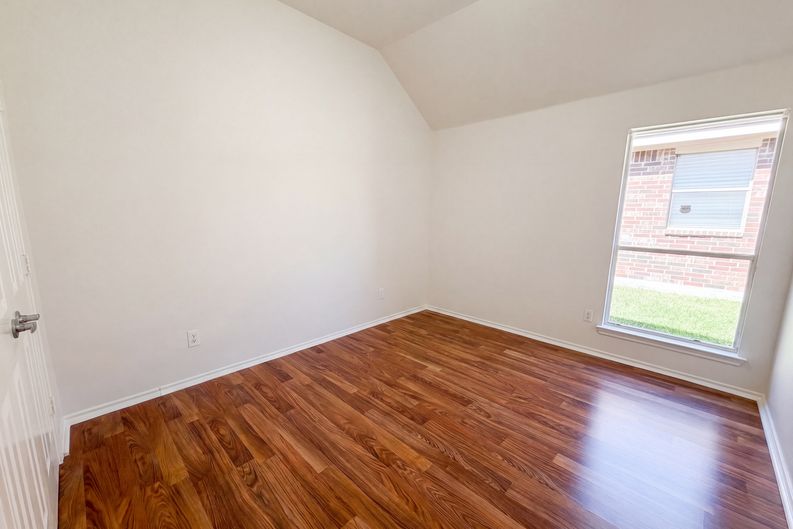 Photo 4 of 21 of 8526 Vista Grande Dr, Dallas, TX