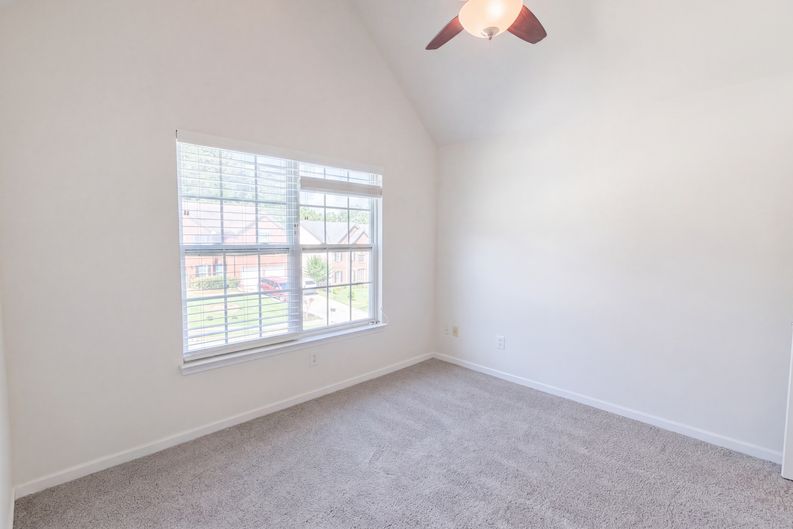 Photo 9 of 25 of 330 Oxnard Cir SW, Atlanta, GA