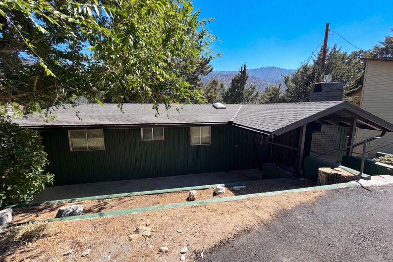 Photo 18 of 28 of 1145 Rivera Dr, Wrightwood, CA