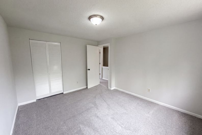 Photo 14 of 20 of 6786 Moss Ct, North Charleston, SC