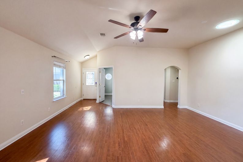 Photo 9 of 21 of 1315 Tumbling River Dr, Leander, TX
