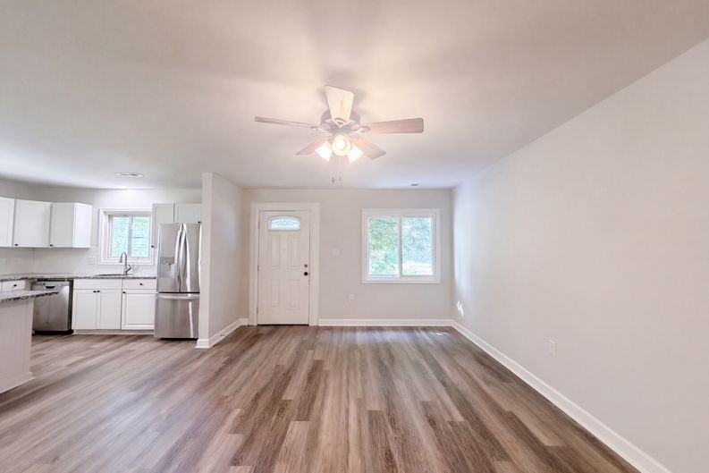 Photo 3 of 16 of 131 Highland Point Ave, Harmony, NC