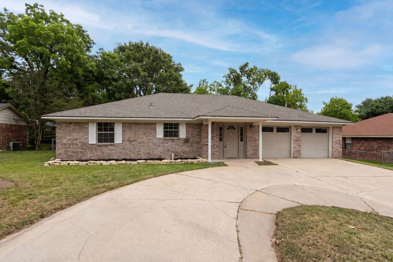 Photo 12 of 16 of 410 Cole Ave, Temple, TX