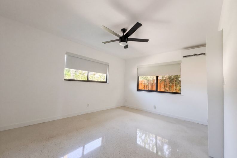 Photo 9 of 17 of 1717 NE 20th Ave, Fort Lauderdale, FL