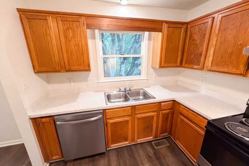 Photo 14 of 28 of 6409 Tivoli Ct, Charlotte, NC
