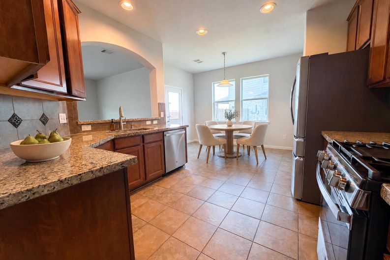 Photo 10 of 24 of 26306 Fox Ridge Ln, Katy, TX