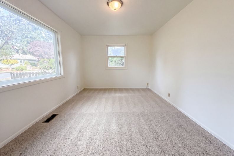 Photo 10 of 15 of 11500 SE Hawthorne St, Portland, OR