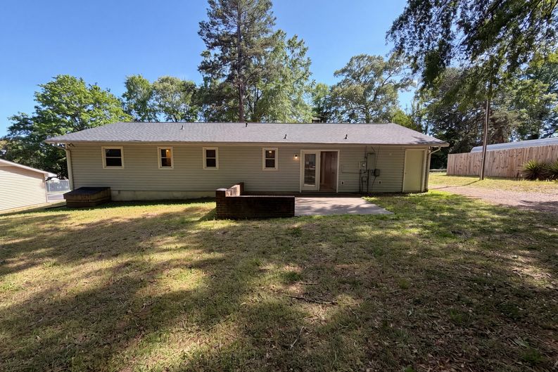 Photo 5 of 16 of 2815 Midpines Dr, Winston Salem, NC