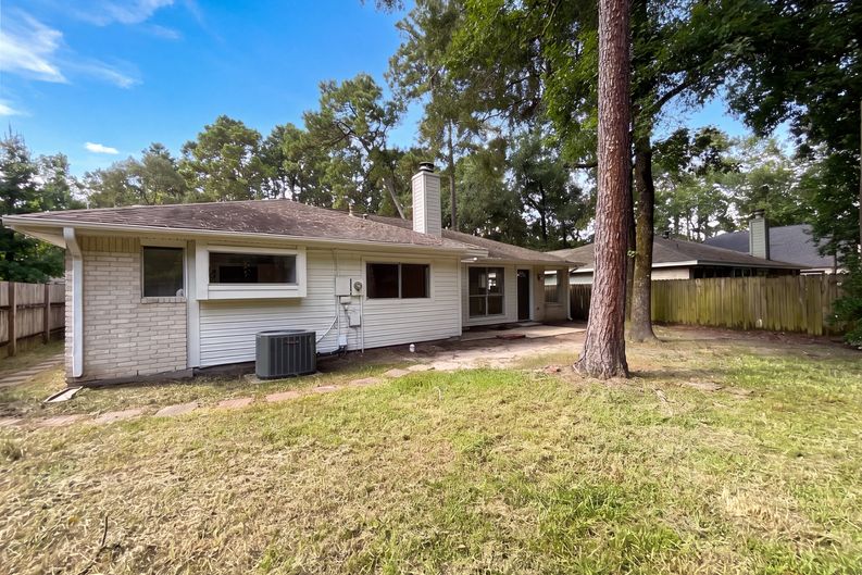 Photo 5 of 16 of 4911 Creek Shadows Dr, Kingwood, TX