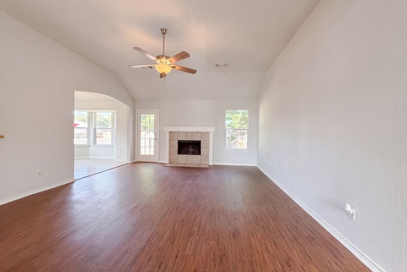 Photo 6 of 18 of 9 Fern Oak Ct, Mansfield, TX