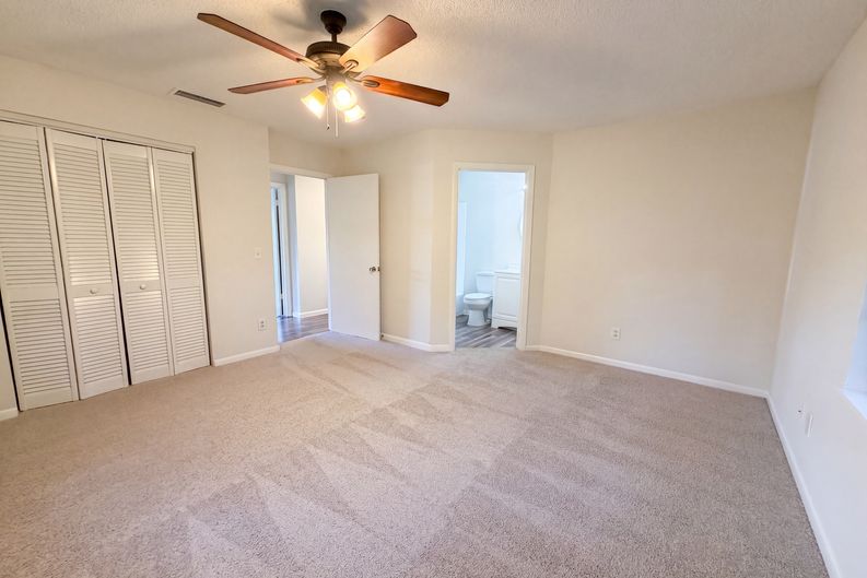 Photo 4 of 24 of 7023 Shindler Dr, Jacksonville, FL
