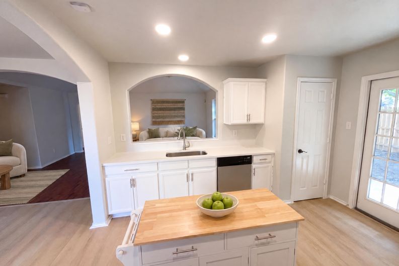 Photo 15 of 21 of 8222 Grissom Cir, San Antonio, TX