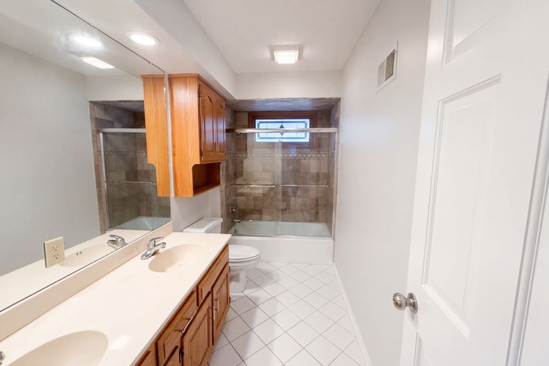 Photo 25 of 47 of 12600 Pawnee Ln, Leawood, KS