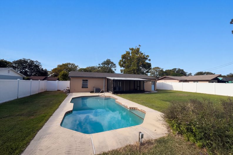 Photo 6 of 20 of 789 Little Pine Dr, South Daytona, FL