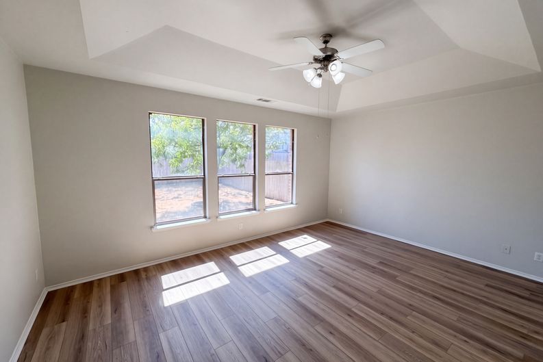 Photo 4 of 33 of 10713 Vista Heights Blvd, Fort Worth, TX