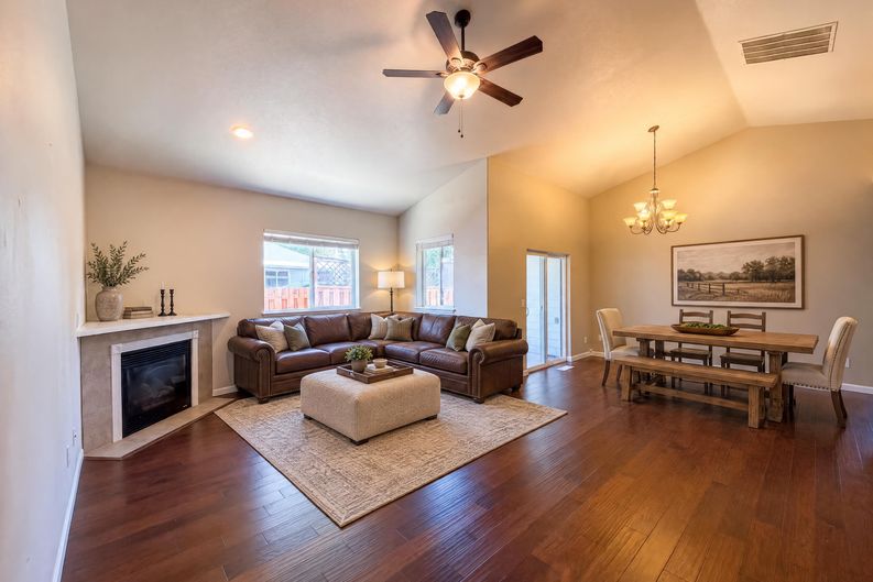 Photo 3 of 22 of 1586 NE Grandhaven St, McMinnville, OR