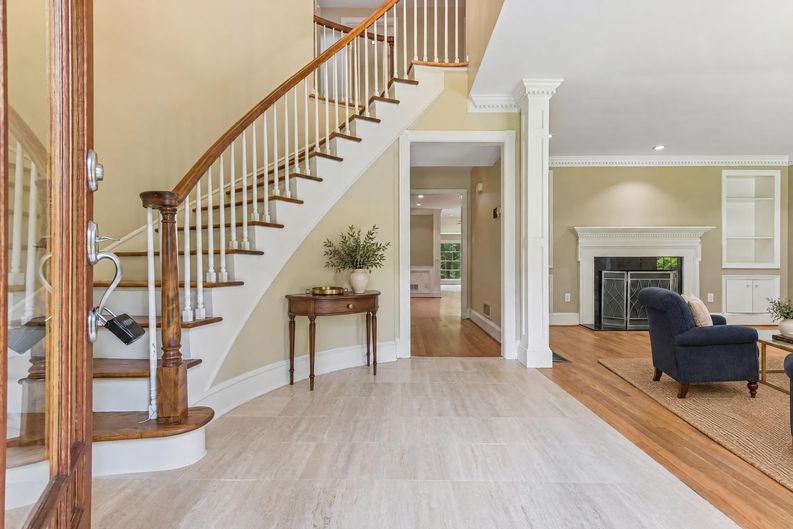 Photo 13 of 87 of 3135 Spalding Dr, Sandy Springs, GA