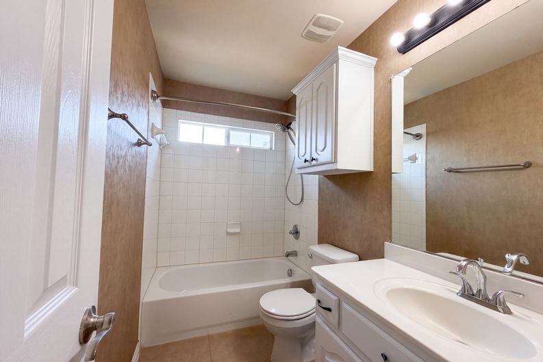 Photo 23 of 29 of 409 Lone Oak Ct, Kennedale, TX
