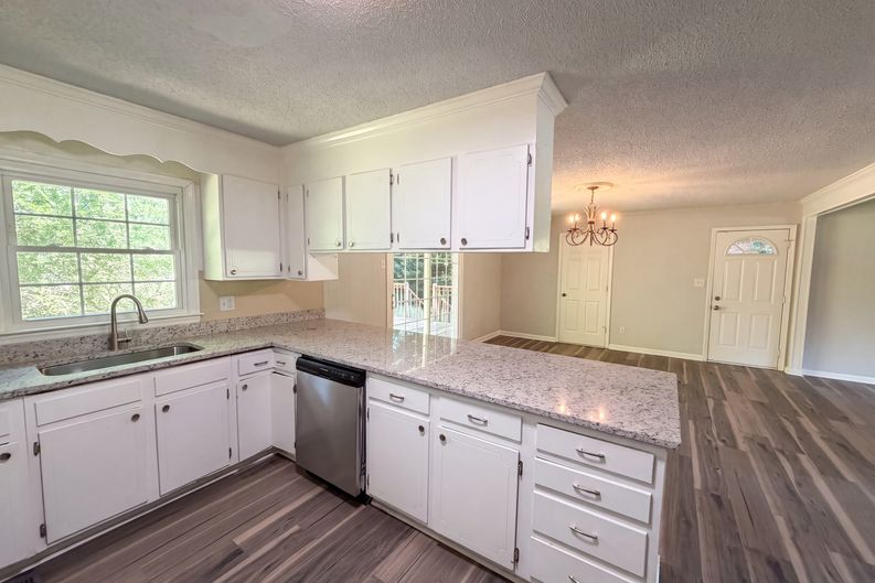Photo 9 of 18 of 4305 Dawnwood Dr, Gastonia, NC
