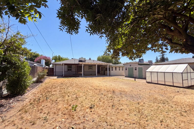 Photo 5 of 41 of 719 N Crescent Ave, Lodi, CA