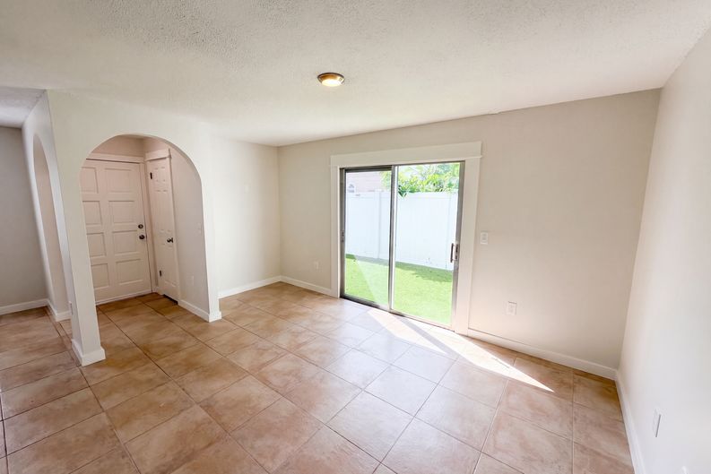 Photo 3 of 20 of 411 Dorchester Sq, Lake Mary, FL