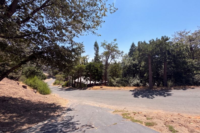 Photo 34 of 37 of 22360 Briarwood Ln, Crestline, CA
