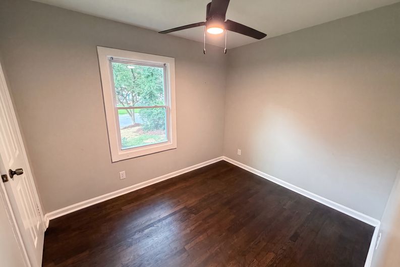 Photo 4 of 19 of 528 Kentbrook Dr, Charlotte, NC