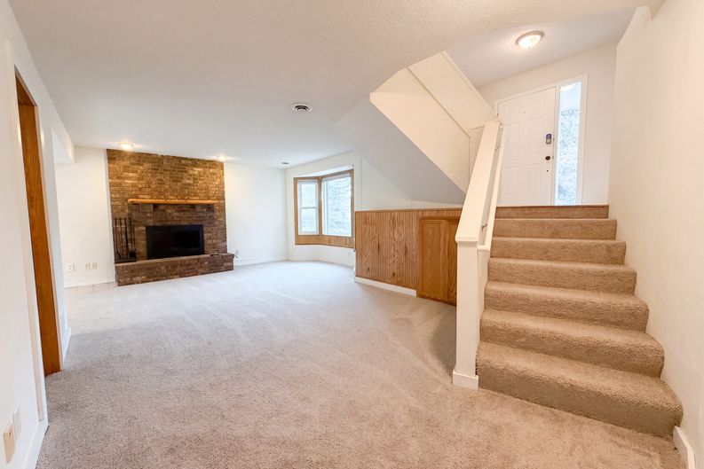 Photo 9 of 20 of 6475 Grand View Dr, Eden Prairie, MN
