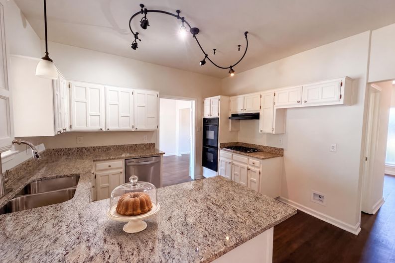 Photo 11 of 21 of 2405 Waterloo Ln, Mesquite, TX