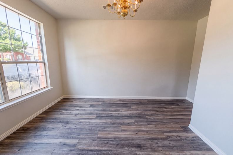 Photo 7 of 20 of 448 N Waterford Oaks Dr, Cedar Hill, TX