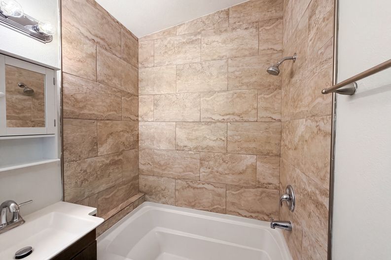 Photo 15 of 21 of 1502 Daroca Dr, Deltona, FL