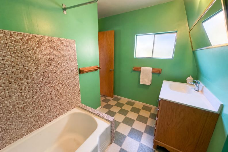 Photo 10 of 20 of 577 Oak Knoll Cir, Green Valley Lake, CA