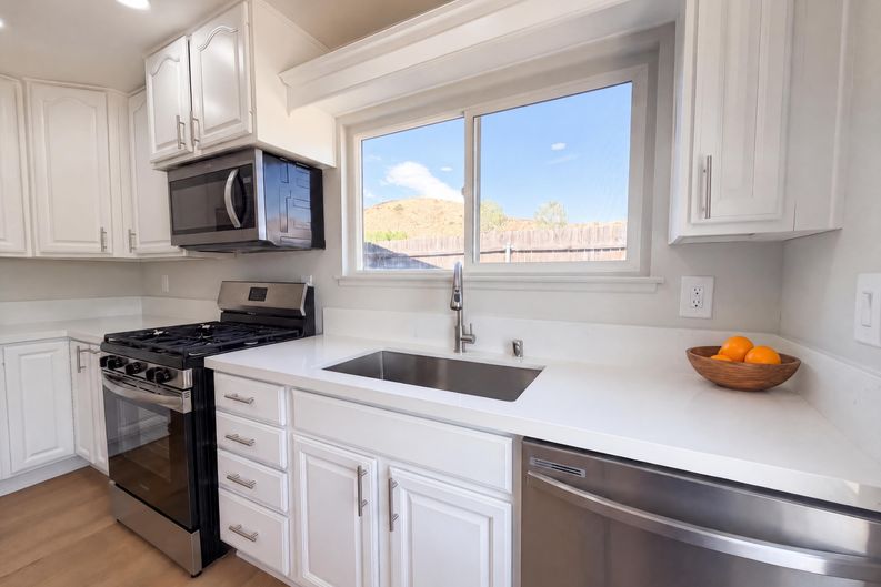 Photo 12 of 25 of 14602 Rosecourt Dr, Canyon Country, CA
