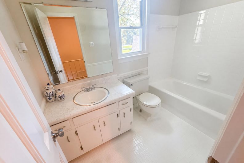 Photo 9 of 45 of 2215 Angela Dr SW, Lilburn, GA