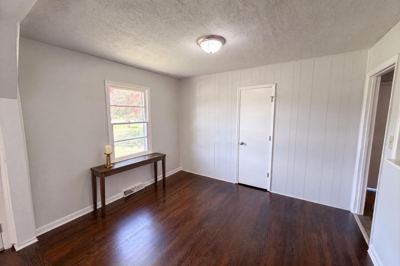 Photo 4 of 16 of 310 W Indiana Ave, Bessemer City, NC