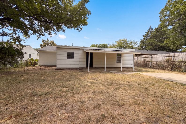 Photo 18 of 20 of 330 E Coral Way, Grand Prairie, TX