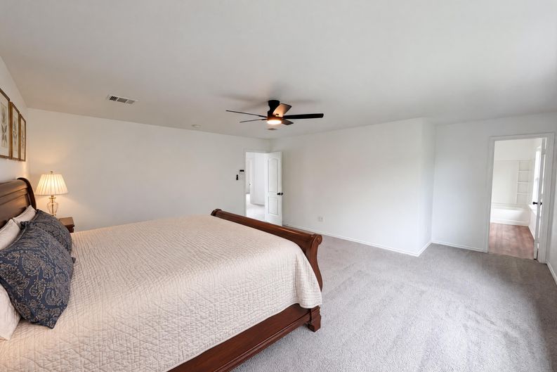 Photo 4 of 20 of 5406 S Hearsey Dr, Austin, TX