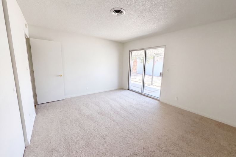 Photo 7 of 42 of 1483 Pawnee Dr, Las Vegas, NV