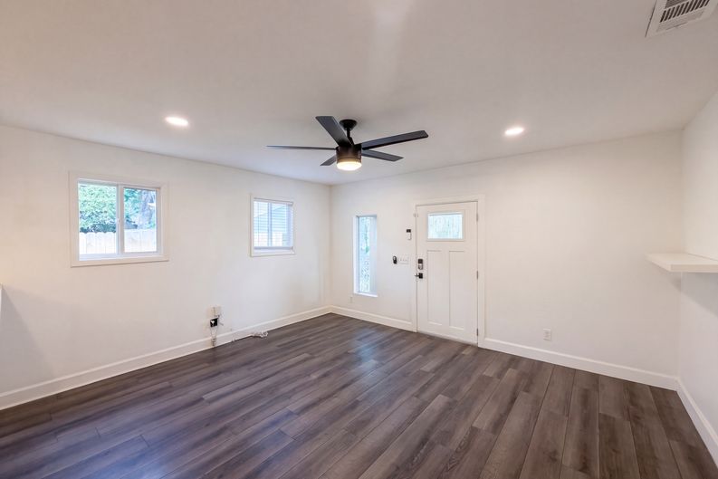 Photo 7 of 15 of 212 W Hiawatha St, Tampa, FL