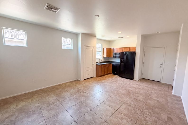 Photo 10 of 25 of 7452 S Golden Shore Dr, Tucson, AZ