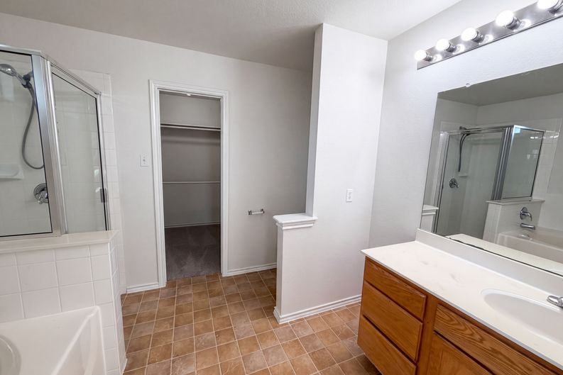 Photo 14 of 20 of 710 Encanto Dr, Leander, TX