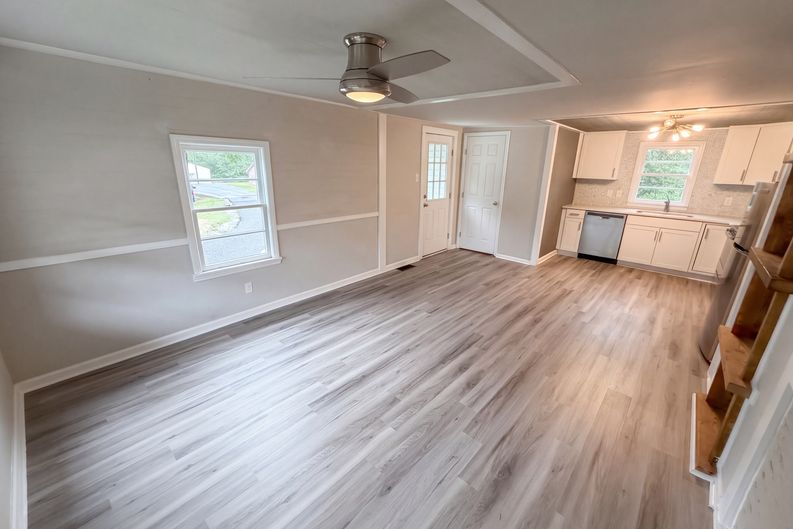 Photo 3 of 12 of 103 Southside Cir, Lancaster, SC