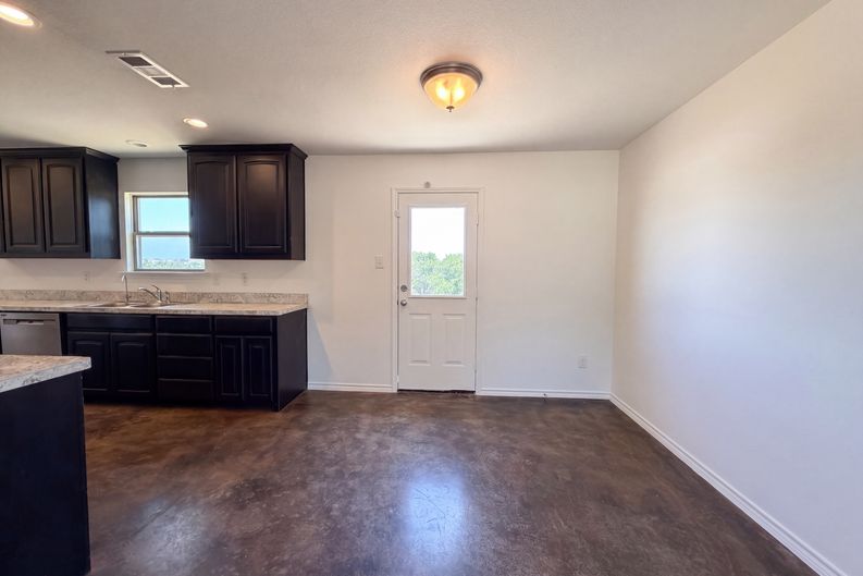 Photo 6 of 18 of 521 Brazos Hills Dr, Weatherford, TX