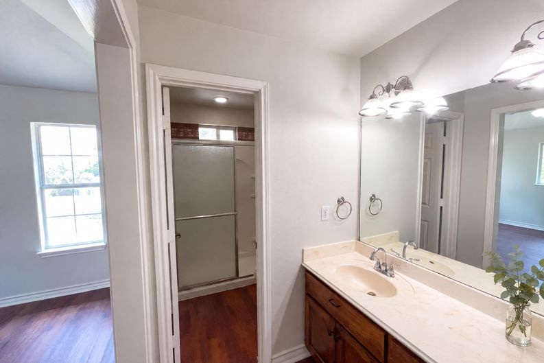 Photo 10 of 22 of 2106 Geneva St, Castroville, TX
