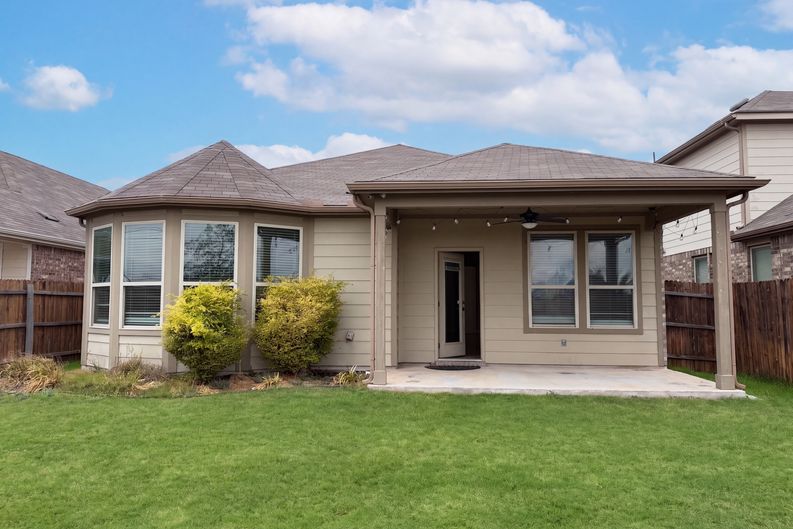 Photo 5 of 18 of 306 Duroc Dr, Hutto, TX