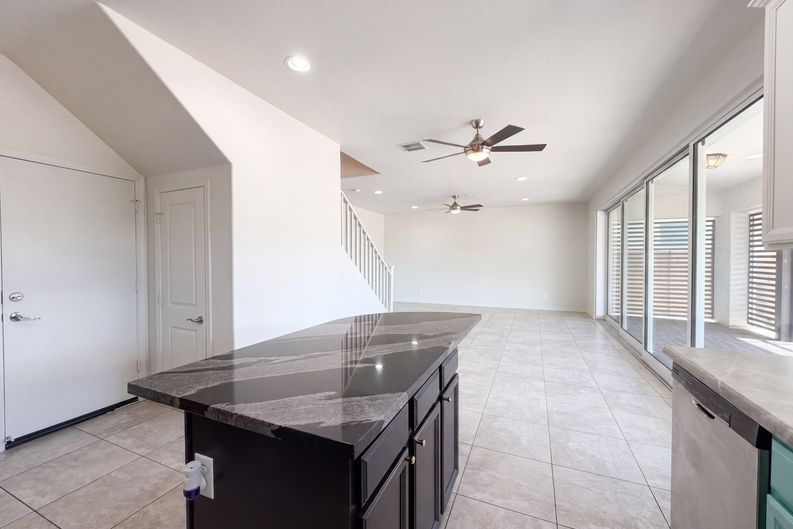 Photo 6 of 30 of 841 E Gary Ln, Phoenix, AZ